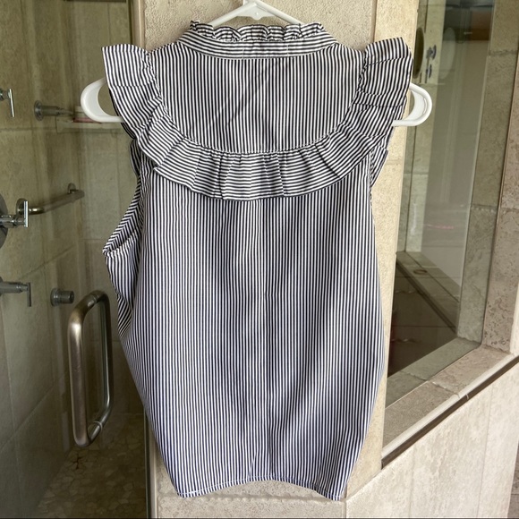 Button up - Picture 3 of 3